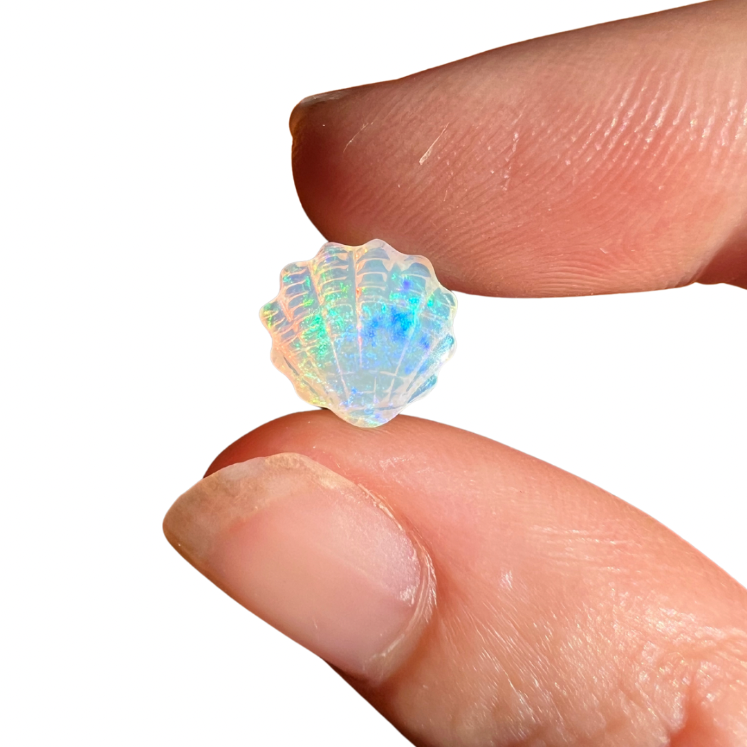1.78 Ct crystal opal shell carving