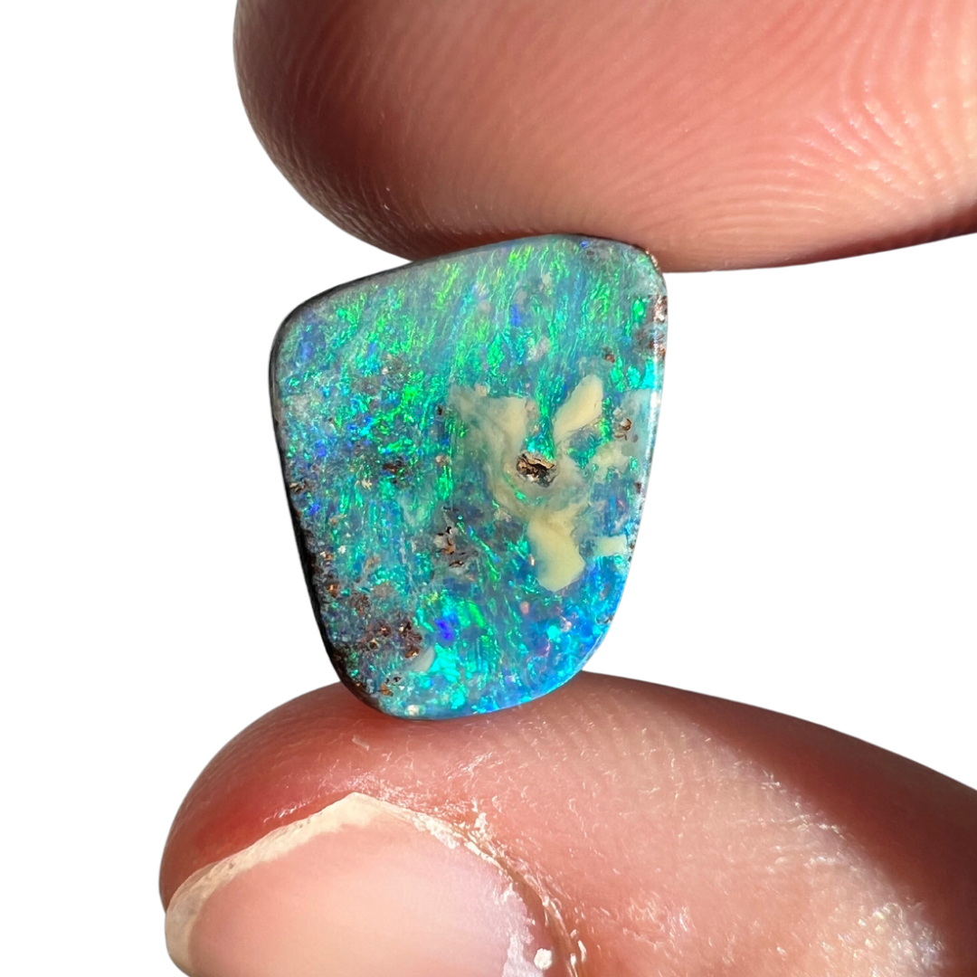 3.95 Ct green-blue boulder opal