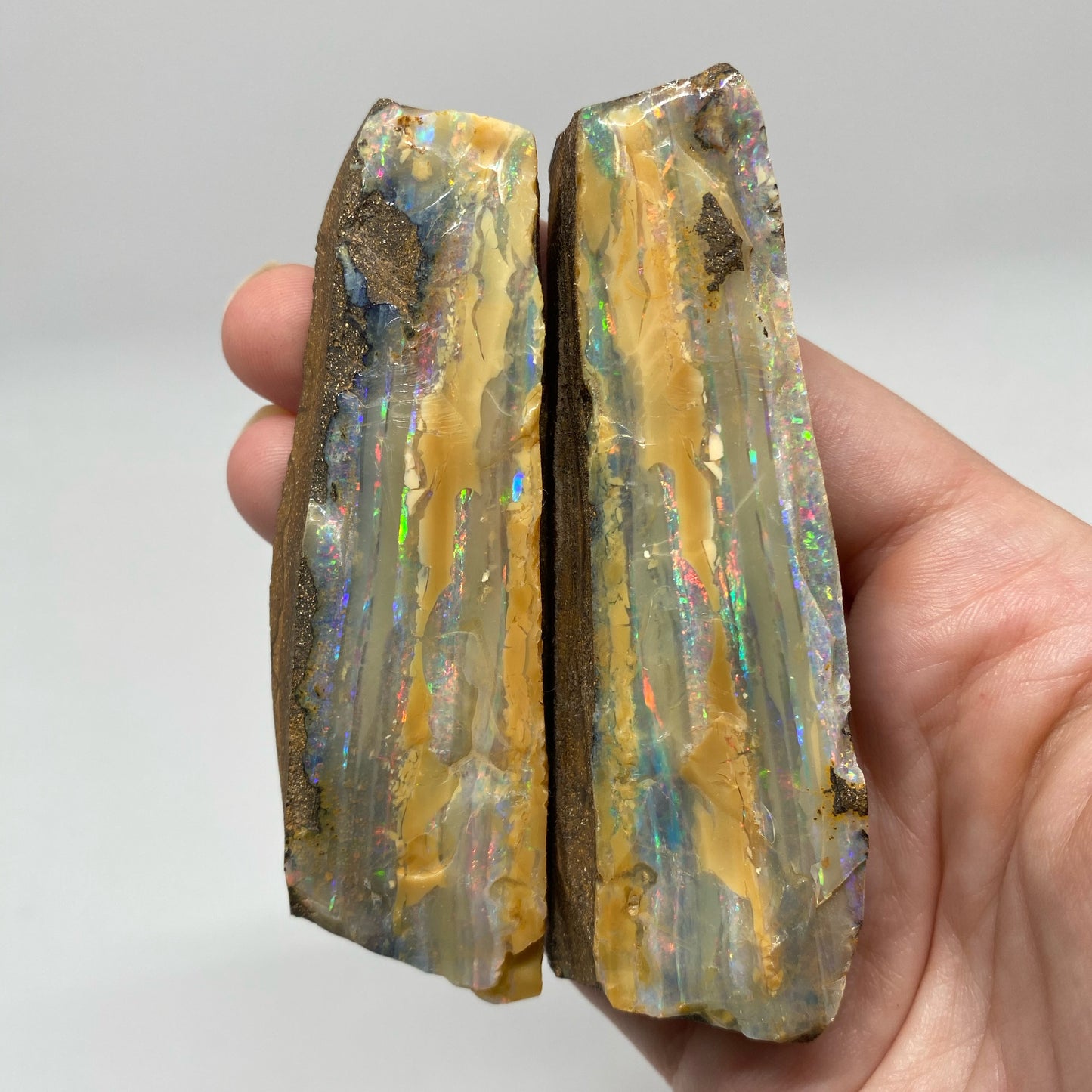 635 Ct raw boulder opal split